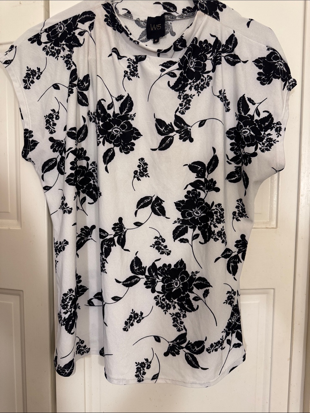 W5 Black & White Floral Cap Sleeve Blouse